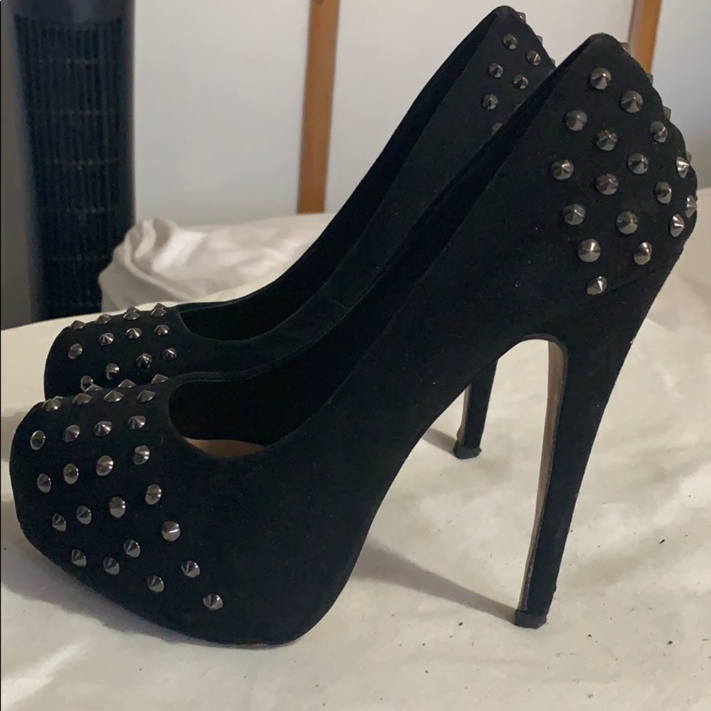 Shoe - Picture 2 of 2
